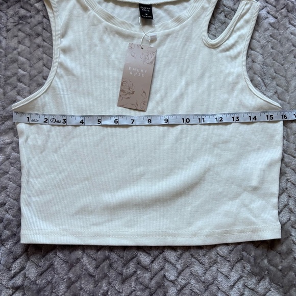⭐️⭐️⭐️NWT Emery Rose cream cropped tank top size Medium - Picture 4 of 7